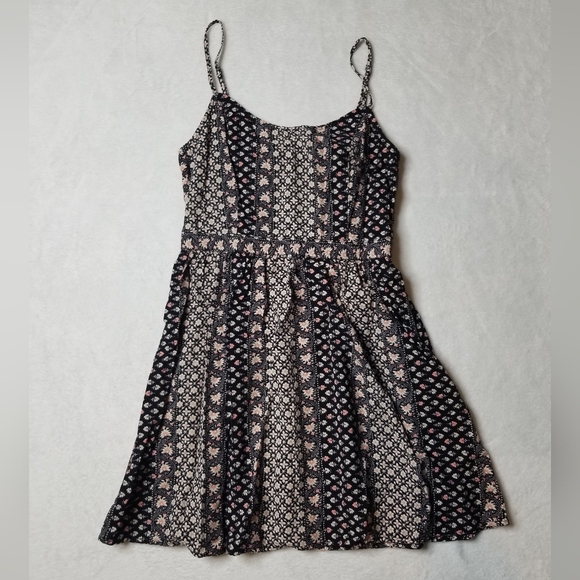 American Eagle Outfitters Dresses & Skirts - American Eagle Outfitters Floral Dress